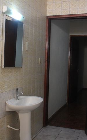 Casa à venda com 120m², 2 quartos e 2 vagasBanheiro social