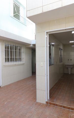 Casa para alugar com 180m², 4 quartos e 3 vagasQuintal - Fundos