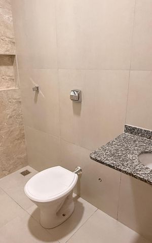 Casa à venda com 300m², 3 quartos e 4 vagasBanheiro da Suíte