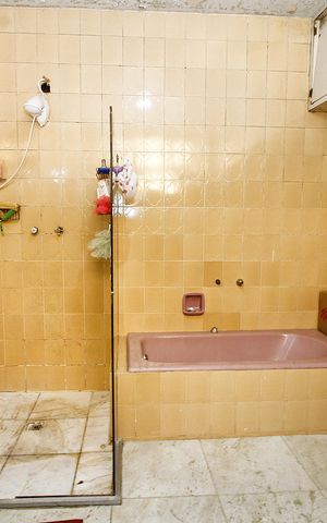 Casa à venda com 250m², 4 quartos e 2 vagasBanheiro social