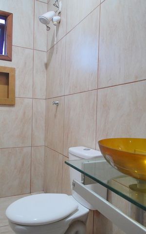 Casa à venda com 50m², 2 quartos e 2 vagasBanheiro (Sala 2)