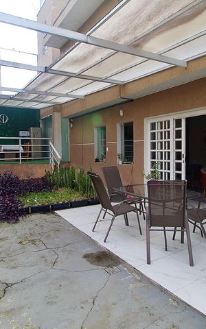 Casa à venda com 362m², 6 quartos e 3 vagas Casa à venda com 362m², 6 quartos e 3 vagasQuintal