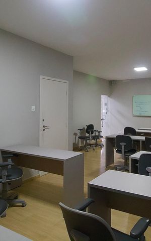 Casa à venda com 362m², 6 quartos e 3 vagas Casa à venda com 362m², 6 quartos e 3 vagasSala