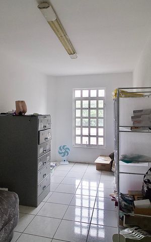 Casa à venda com 362m², 6 quartos e 3 vagas Casa à venda com 362m², 6 quartos e 3 vagasÁrea de Serviço