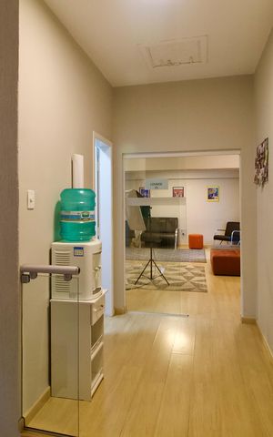 Casa à venda com 362m², 6 quartos e 3 vagas Casa à venda com 362m², 6 quartos e 3 vagasCorredor