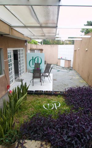 Casa à venda com 362m², 6 quartos e 3 vagas Casa à venda com 362m², 6 quartos e 3 vagasQuintal