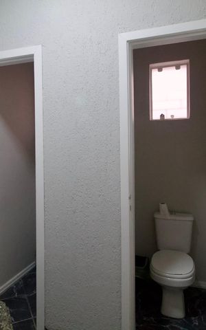 Casa à venda com 362m², 6 quartos e 3 vagas Casa à venda com 362m², 6 quartos e 3 vagasBanheiro - Lavabo