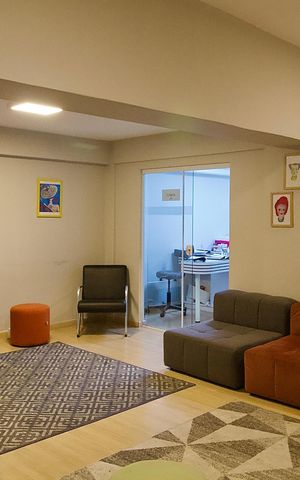 Casa à venda com 362m², 6 quartos e 3 vagas Casa à venda com 362m², 6 quartos e 3 vagasSala