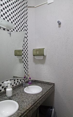 Casa à venda com 362m², 6 quartos e 3 vagas Casa à venda com 362m², 6 quartos e 3 vagasBanheiro