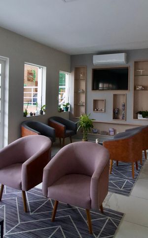 Casa à venda com 362m², 6 quartos e 3 vagas Casa à venda com 362m², 6 quartos e 3 vagasSala