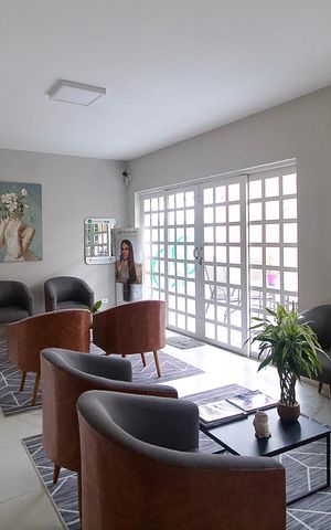 Casa à venda com 362m², 6 quartos e 3 vagas Casa à venda com 362m², 6 quartos e 3 vagasSala