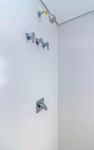 Apartamento à venda com 255m², 4 quartos e 4 vagas Apartamento à venda com 255m², 4 quartos e 4 vagasBanheiro da Suíte