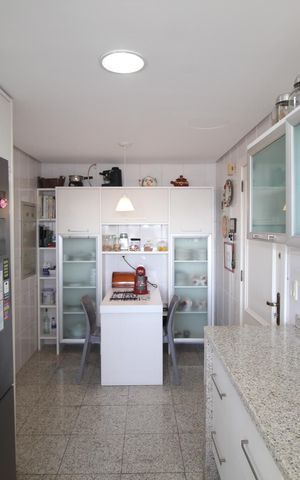 Apartamento à venda com 176m², 4 quartos e 3 vagasCozinha