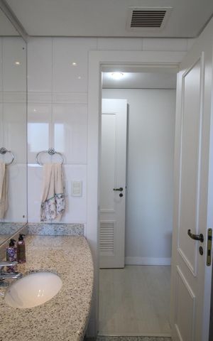 Apartamento à venda com 176m², 4 quartos e 3 vagasBanheiro da Suíte 2