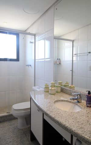 Apartamento à venda com 176m², 4 quartos e 3 vagasBanheiro da Suíte 2