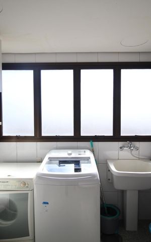 Apartamento à venda com 176m², 4 quartos e 3 vagasÁrea de Serviço