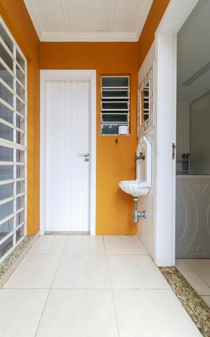 Casa para alugar com 205m², 2 quartos e 2 vagasBanheiro de serviço
