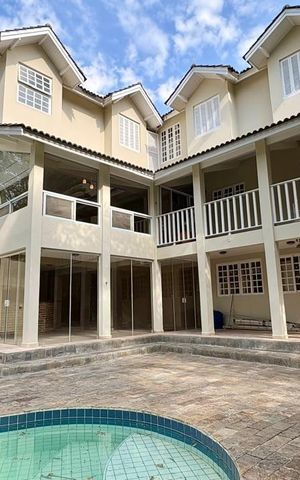 Casa para alugar com 363m², 4 quartos e 4 vagas