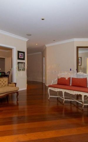 Casa à venda com 716m², 5 quartos e 6 vagas