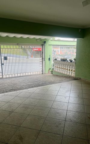 Casa à venda com 270m², 3 quartos e 4 vagas Casa à venda com 270m², 3 quartos e 4 vagasÁrea externa