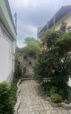 Casa à venda com 270m², 3 quartos e 4 vagas Casa à venda com 270m², 3 quartos e 4 vagasÁrea externa