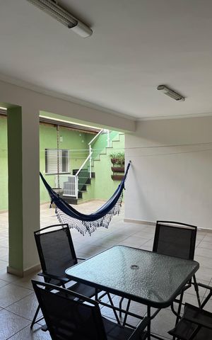 Casa à venda com 270m², 3 quartos e 4 vagas Casa à venda com 270m², 3 quartos e 4 vagasÁrea externa