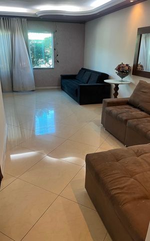 Casa à venda com 270m², 3 quartos e 4 vagas Casa à venda com 270m², 3 quartos e 4 vagasSala