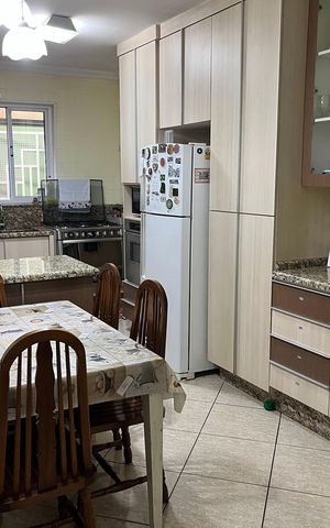 Casa à venda com 270m², 3 quartos e 4 vagas Casa à venda com 270m², 3 quartos e 4 vagasCozinha