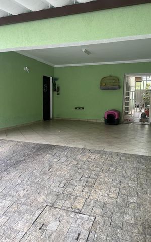 Casa à venda com 270m², 3 quartos e 4 vagas Casa à venda com 270m², 3 quartos e 4 vagasÁrea externa