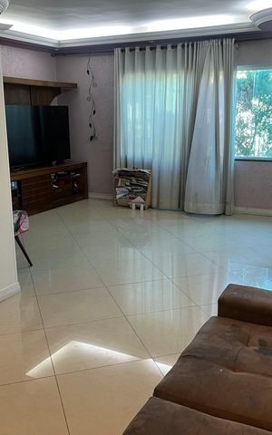 Casa à venda com 270m², 3 quartos e 4 vagas Casa à venda com 270m², 3 quartos e 4 vagasSala