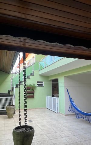 Casa à venda com 270m², 3 quartos e 4 vagas Casa à venda com 270m², 3 quartos e 4 vagasÁrea externa
