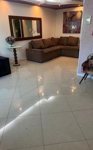 Casa à venda com 270m², 3 quartos e 4 vagas Casa à venda com 270m², 3 quartos e 4 vagasSala