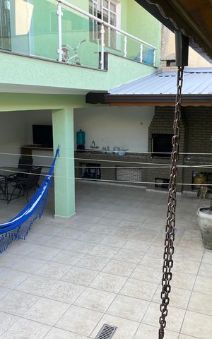 Casa à venda com 270m², 3 quartos e 4 vagas Casa à venda com 270m², 3 quartos e 4 vagasÁrea externa