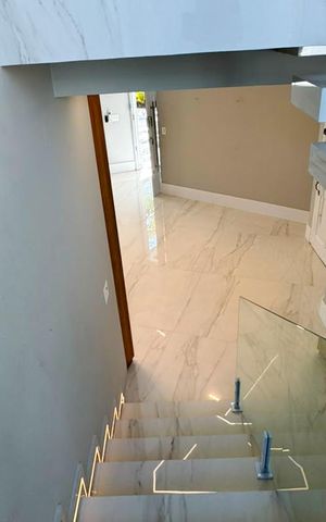 Casa para alugar com 420m², 5 quartos e 4 vagas Casa para alugar com 420m², 5 quartos e 4 vagasDetalhe