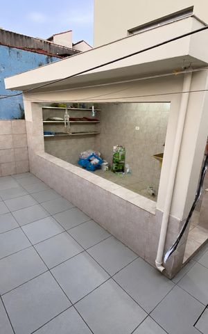 Casa à venda com 200m², 2 quartos e 2 vagas Casa à venda com 200m², 2 quartos e 2 vagasÁrea externa