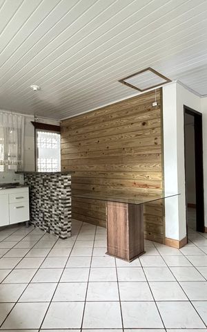 Casa para alugar com 70m², 3 quartos e 1 vaga Casa para alugar com 70m², 3 quartos e 1 vagaSala