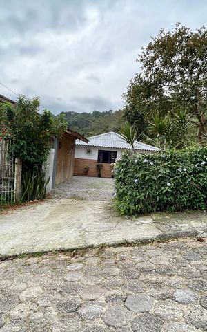 Casa para alugar com 70m², 3 quartos e 1 vaga Casa para alugar com 70m², 3 quartos e 1 vagaFachada