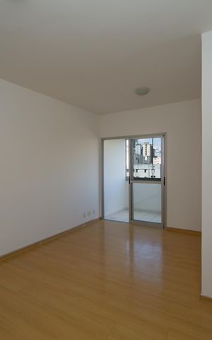 Apartamento para alugar com 80m², 2 quartos e 1 vagaSala