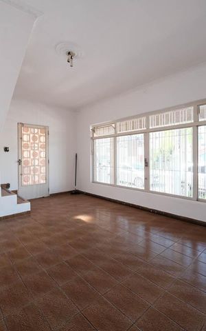 Casa para alugar com 172m², 3 quartos e 2 vagasSala