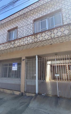 Casa para alugar com 172m², 3 quartos e 2 vagas Casa para alugar com 172m², 3 quartos e 2 vagasFachada