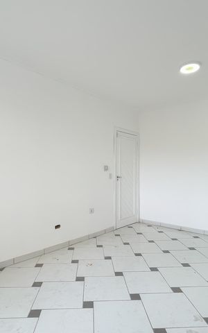Casa à venda com 160m², 3 quartos e 2 vagas Casa à venda com 160m², 3 quartos e 2 vagasSala
