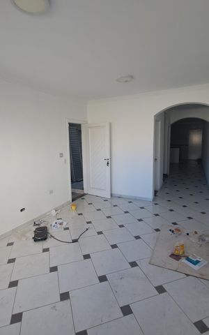 Casa à venda com 160m², 3 quartos e 2 vagas Casa à venda com 160m², 3 quartos e 2 vagasSala