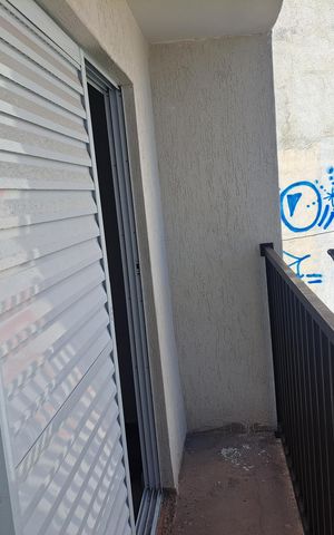 Casa à venda com 160m², 3 quartos e 2 vagas Casa à venda com 160m², 3 quartos e 2 vagasVaranda