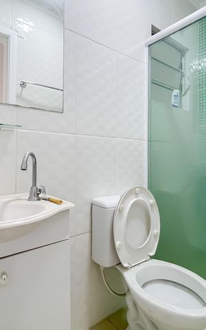Casa à venda com 160m², 3 quartos e 2 vagas Casa à venda com 160m², 3 quartos e 2 vagasBanheiro