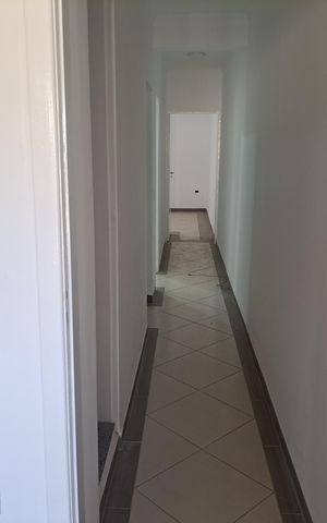 Casa à venda com 160m², 3 quartos e 2 vagas Casa à venda com 160m², 3 quartos e 2 vagasCorredor