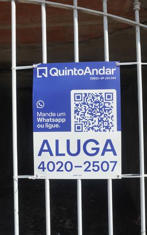 Casa para alugar com 200m², 2 quartos e 2 vagasFachada