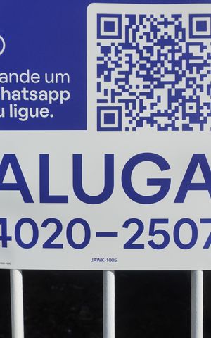 Casa para alugar com 200m², 2 quartos e 2 vagasFachada