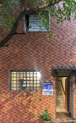 Casa à venda com 240m², 5 quartos e sem vaga Casa à venda com 240m², 5 quartos e sem vagaFachada