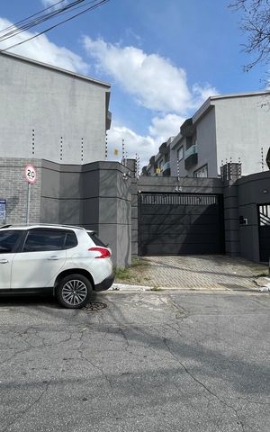 Casa de condomínio à venda com 132m², 3 quartos e 2 vagas Casa de condomínio à venda com 132m², 3 quartos e 2 vagasFachada + Placa