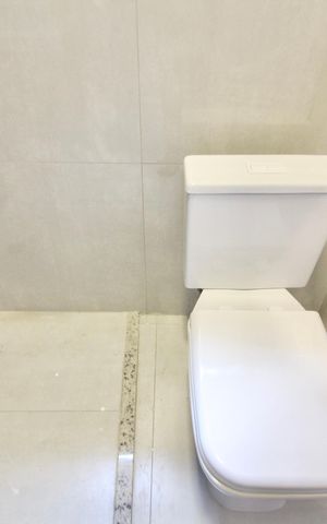 Casa à venda com 120m², 3 quartos e 2 vagas Casa à venda com 120m², 3 quartos e 2 vagasBanheiro da Suíte 2